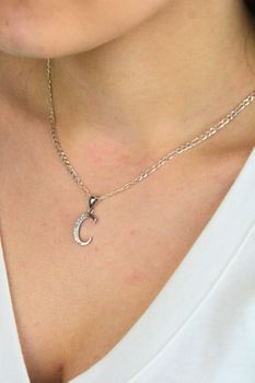 Srebrna zawieszka literka C z grawerowaniem 925  Biżuteria z inicjałem (4).jpg